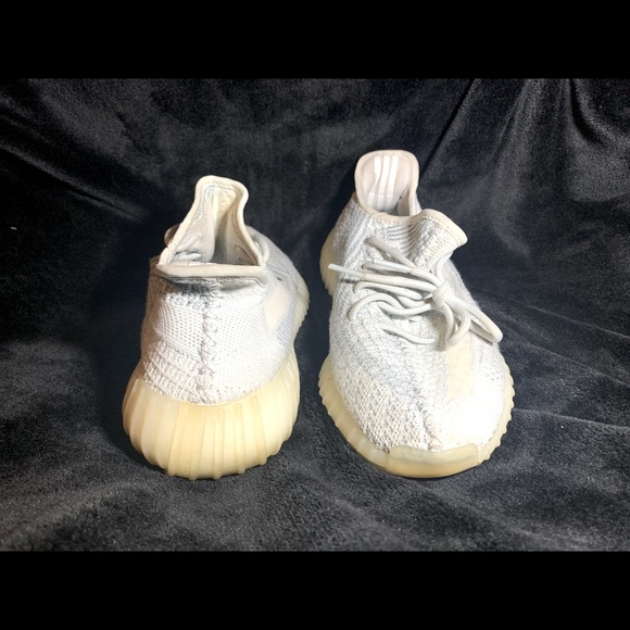 adidas Yeezy Boost 350 V2 Cloud White size 9 mens - Picture 3 of 3